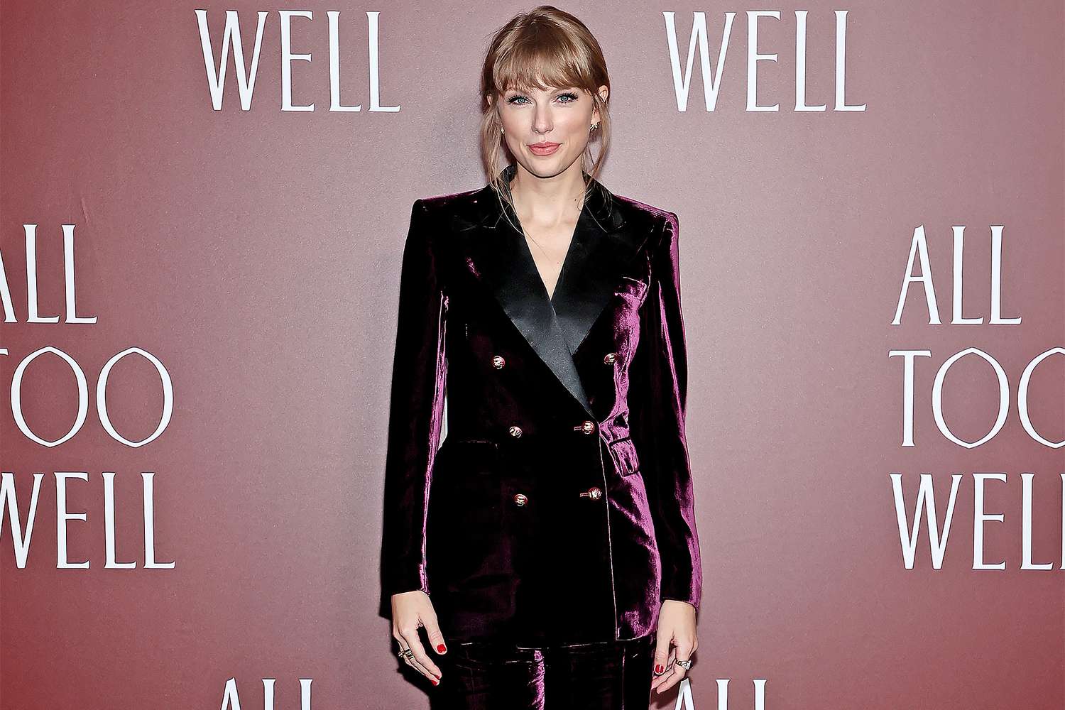NEW YORK, NEW YORK - NOVEMBER 12: Taylor Swift attends the "All Too Well" New York Premiere on November 12, 2021 in New York City. (Photo by Dimitrios Kambouris/Getty Images)