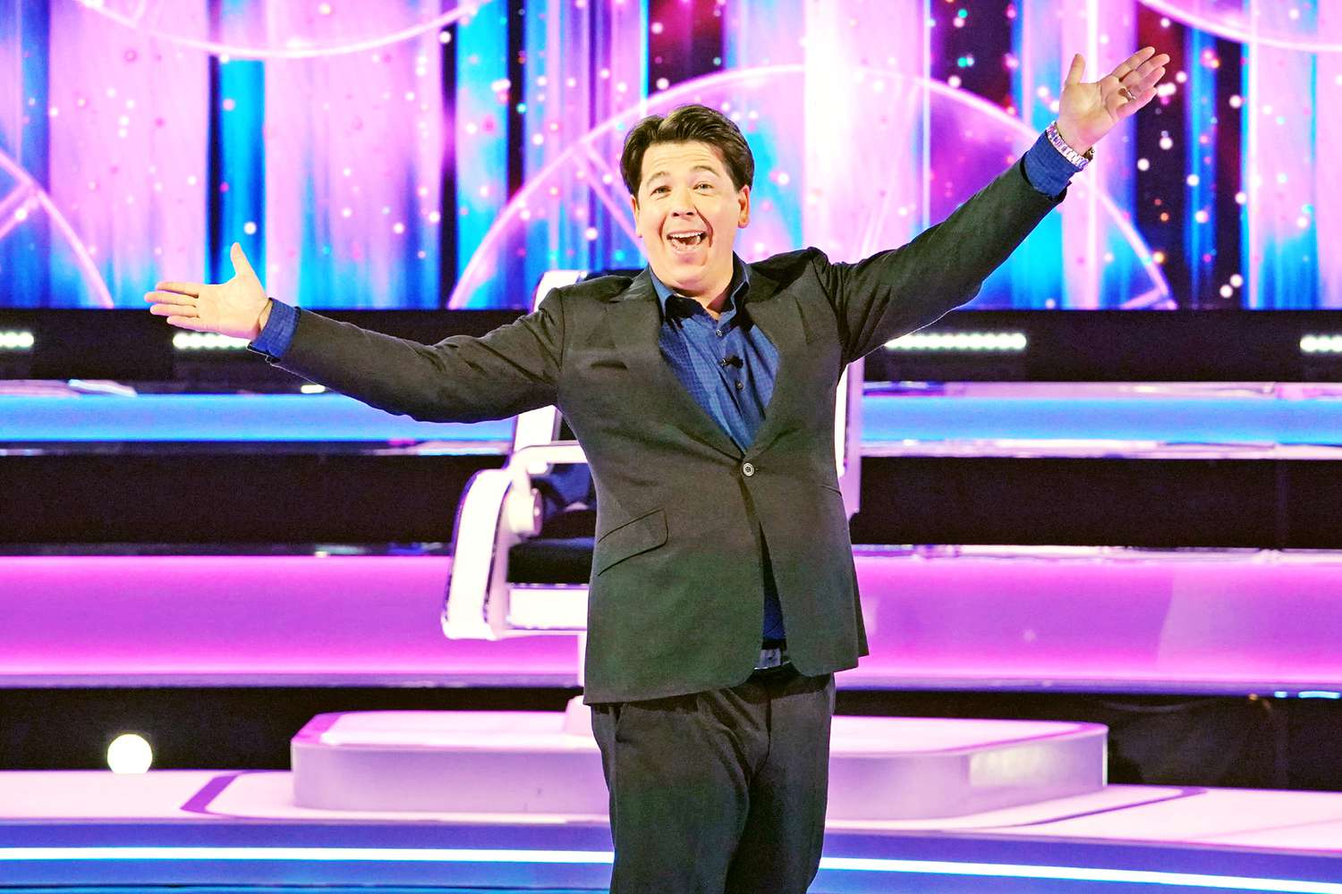 THE WHEEL -- "A Spin, A Twin & A Win" Episode 109 -- Pictured: Michael McIntyre -- (Photo by: Chris Haston/NBC)