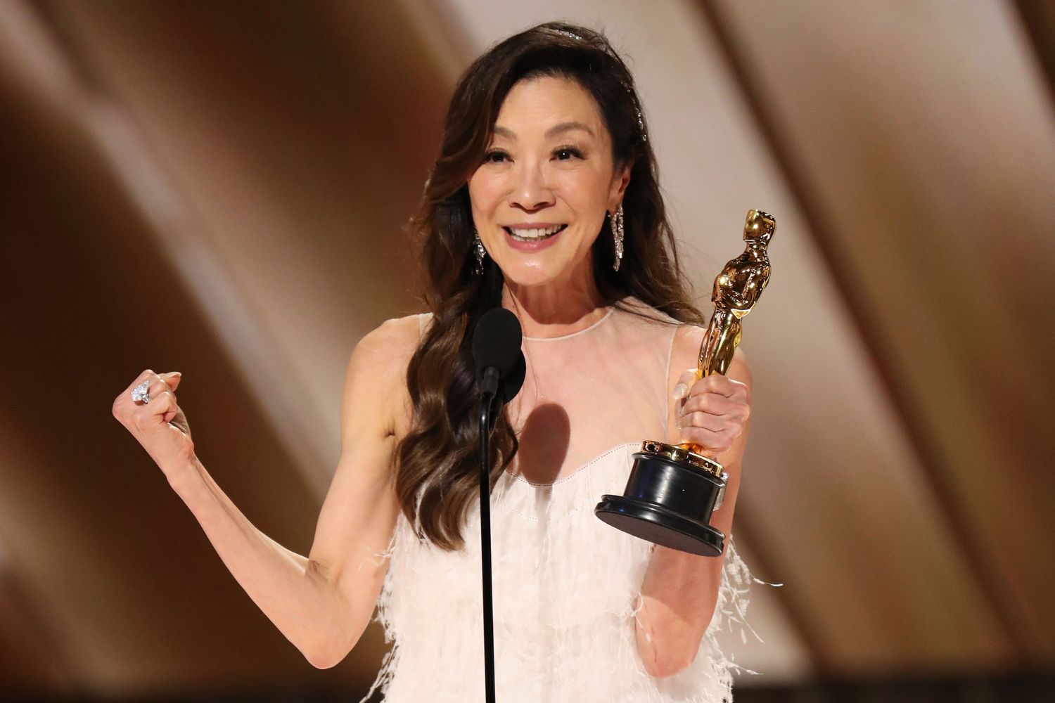Michelle Yeoh wins Best Actress at the 2023 Oscars