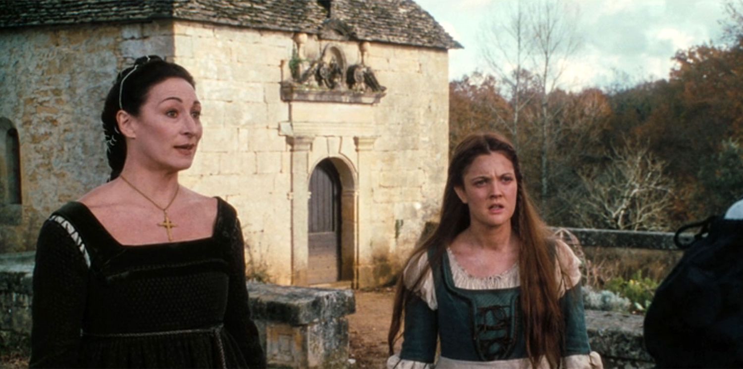 Anjelica Huston and Drew Barrymore in 'Ever After'