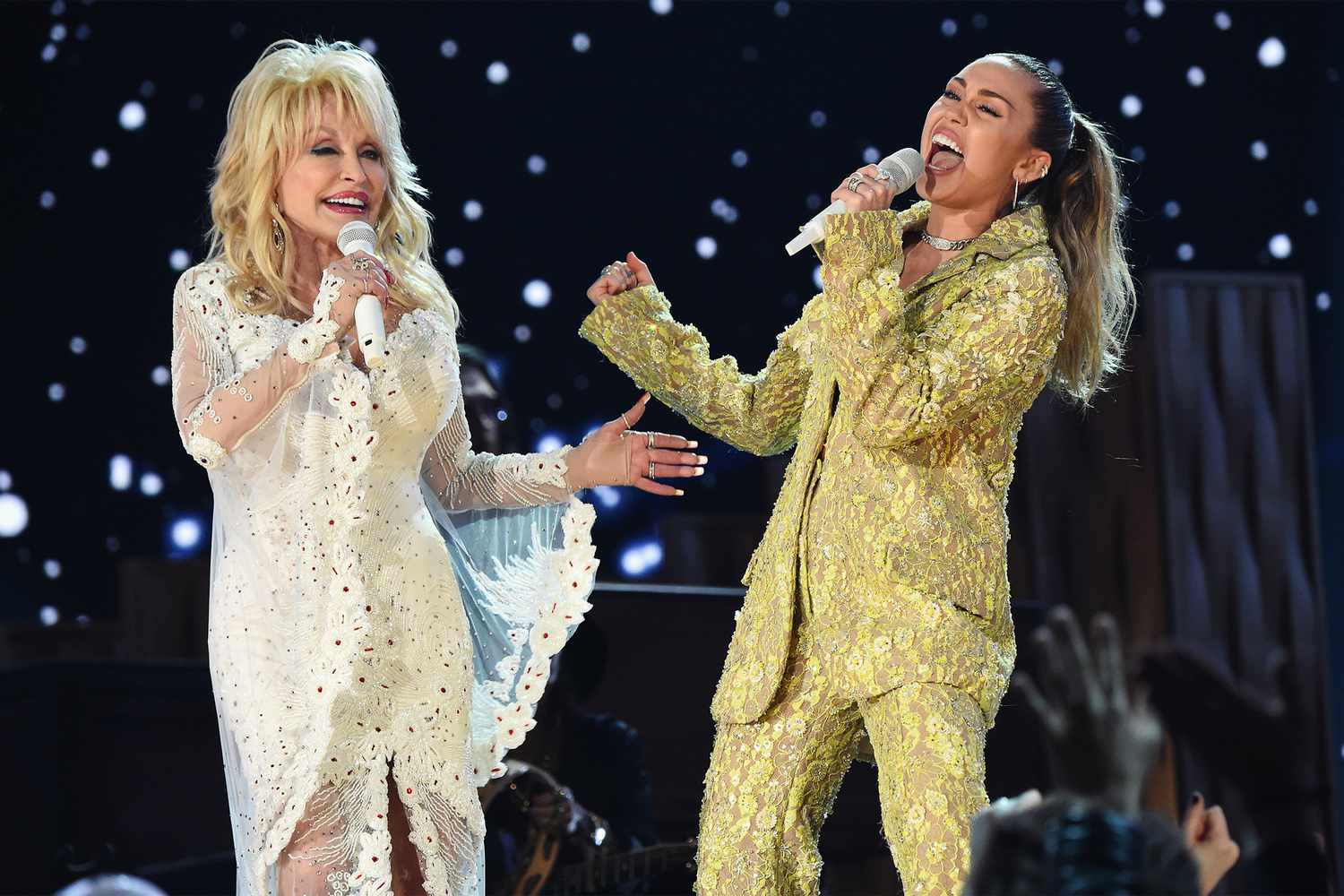 LOS ANGELES, CA - FEBRUARY 10: Dolly Parton (L) and Miley Cyrus perform onstage during the 61st Annual GRAMMY Awards at Staples Center on February 10, 2019 in Los Angeles, California. (Photo by Kevin Mazur/Getty Images for The Recording Academy)