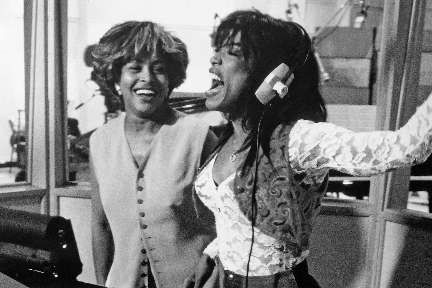 WHAT'S LOVE GOT TO DO WITH IT, from left: Tina Turner, Angela Bassett on the recording studio set, rehearse a song performance, 1993. ph: D Stevens / © Buena Vista Pictures / courtesy Everett Collection