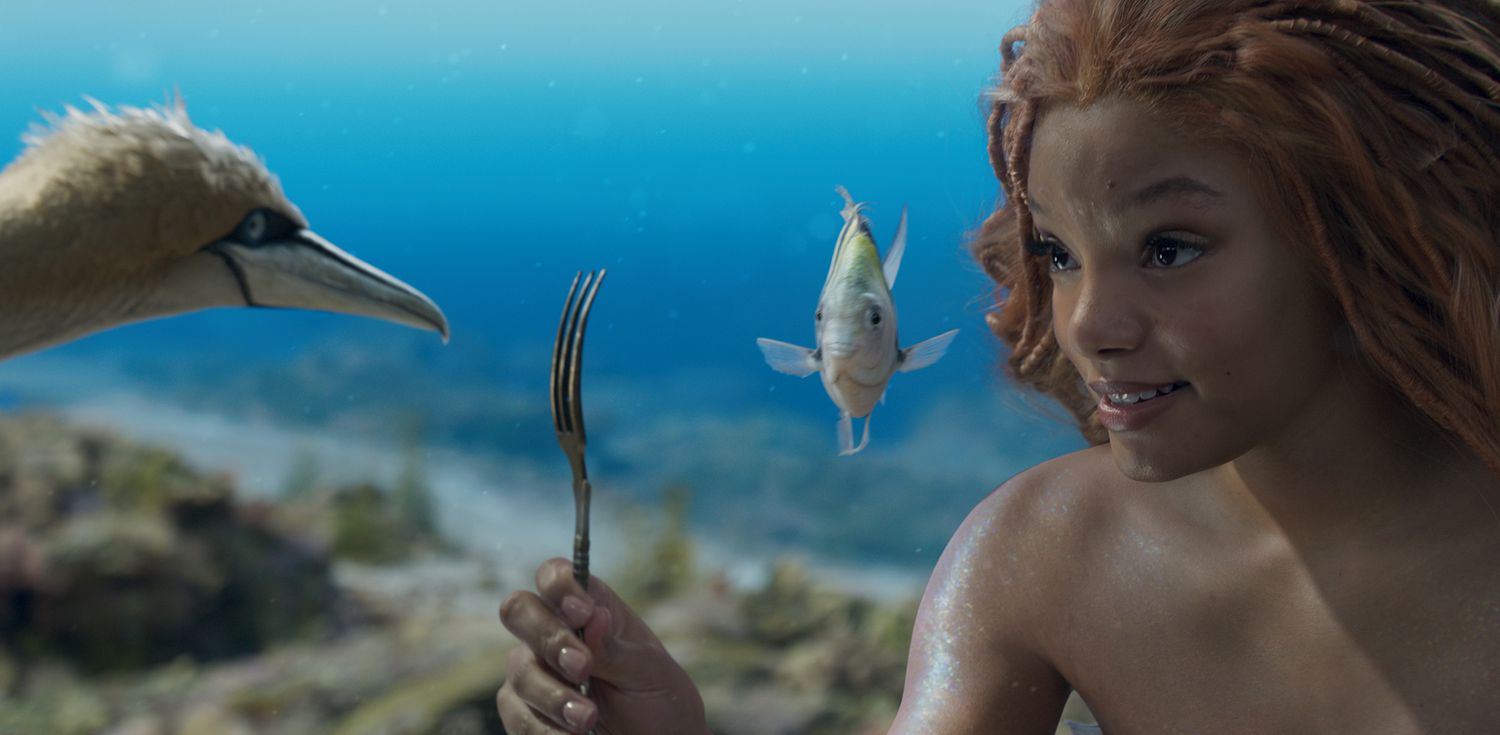 Ariel (Halle Bailey), Flounder (Jacob Tremblay), and Scuttle (Awkwafina) examine a dinglehopper in 'The Little Mermaid'