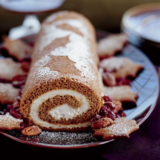 Gingerbread Roll with Cinnamon Cream