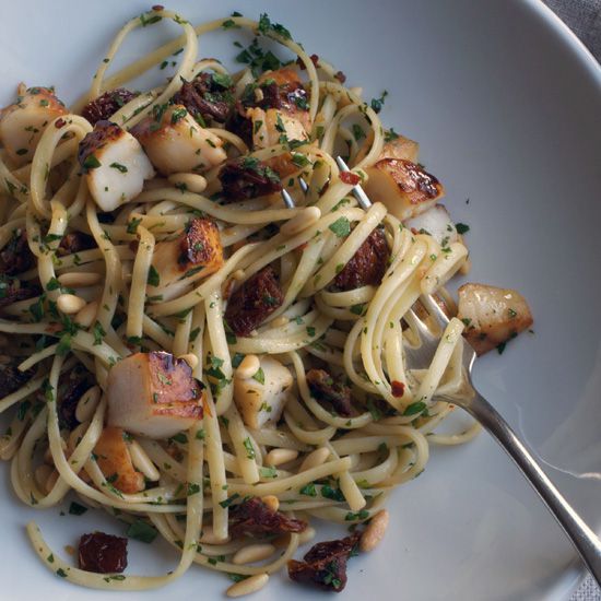 Linguine with Scallops, Sun-Dried Tomatoes, and Pine Nuts