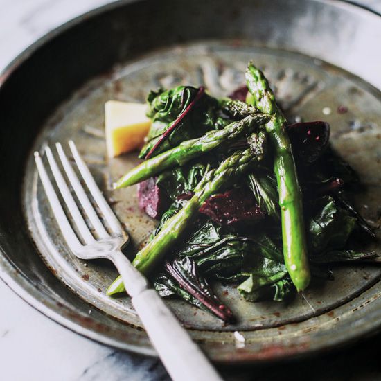 Beet-and-Asparagus Salad with Roasted Garlic Dressing