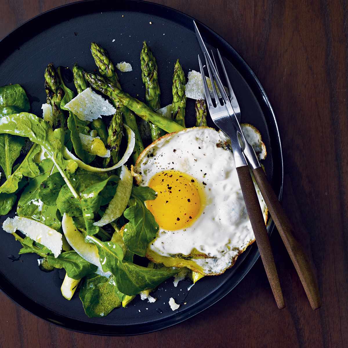 Grilled Asparagus Salad with Fried Eggs 
