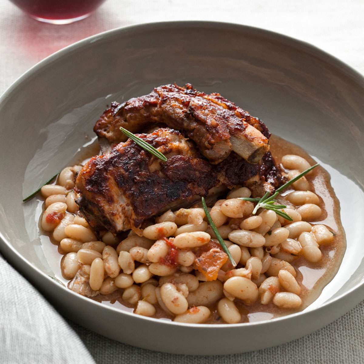 Slow Cooker Glazed Pork Ribs with White Beans 