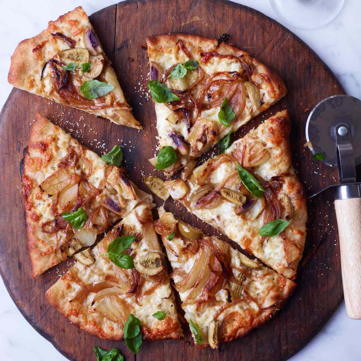 Fennel-and-Sweet-Onion Pizza with Green Olives 