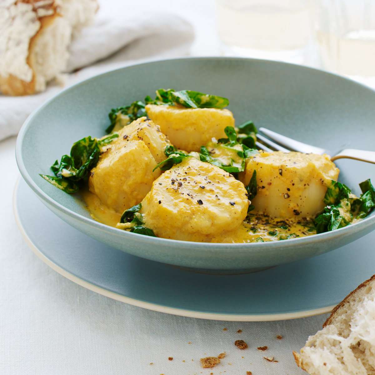 Curried Scallops with Spinach 