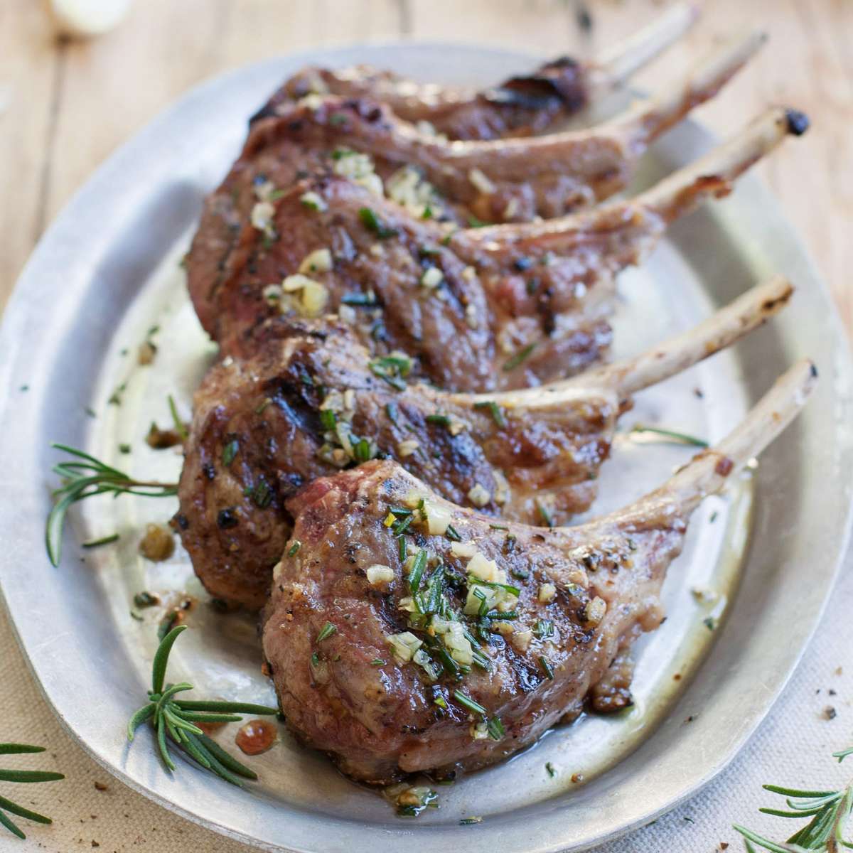 Lamb Chops with Garlic and Olive Oil 