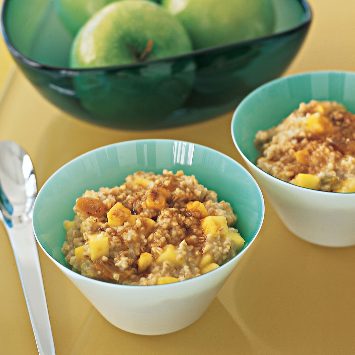 Oatmeal with Pineapple and Golden Raisins 