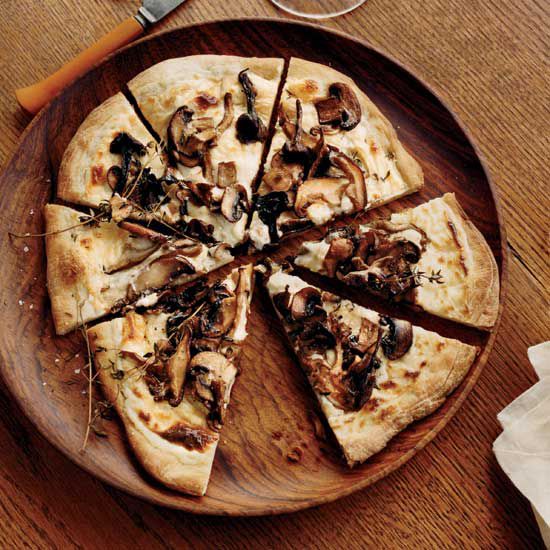 Mushroom&ndash;and&ndash;Goat Cheese B&eacute;chamel Pizzas