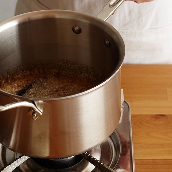 How to Make Caramel Sauce: Swirl Pan