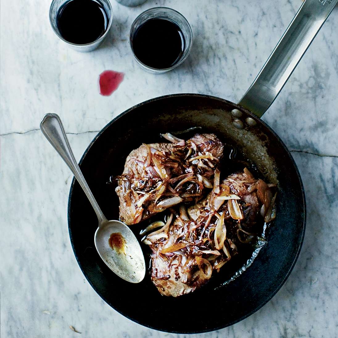 Flank Steaks with Shallot-Red Wine Sauce