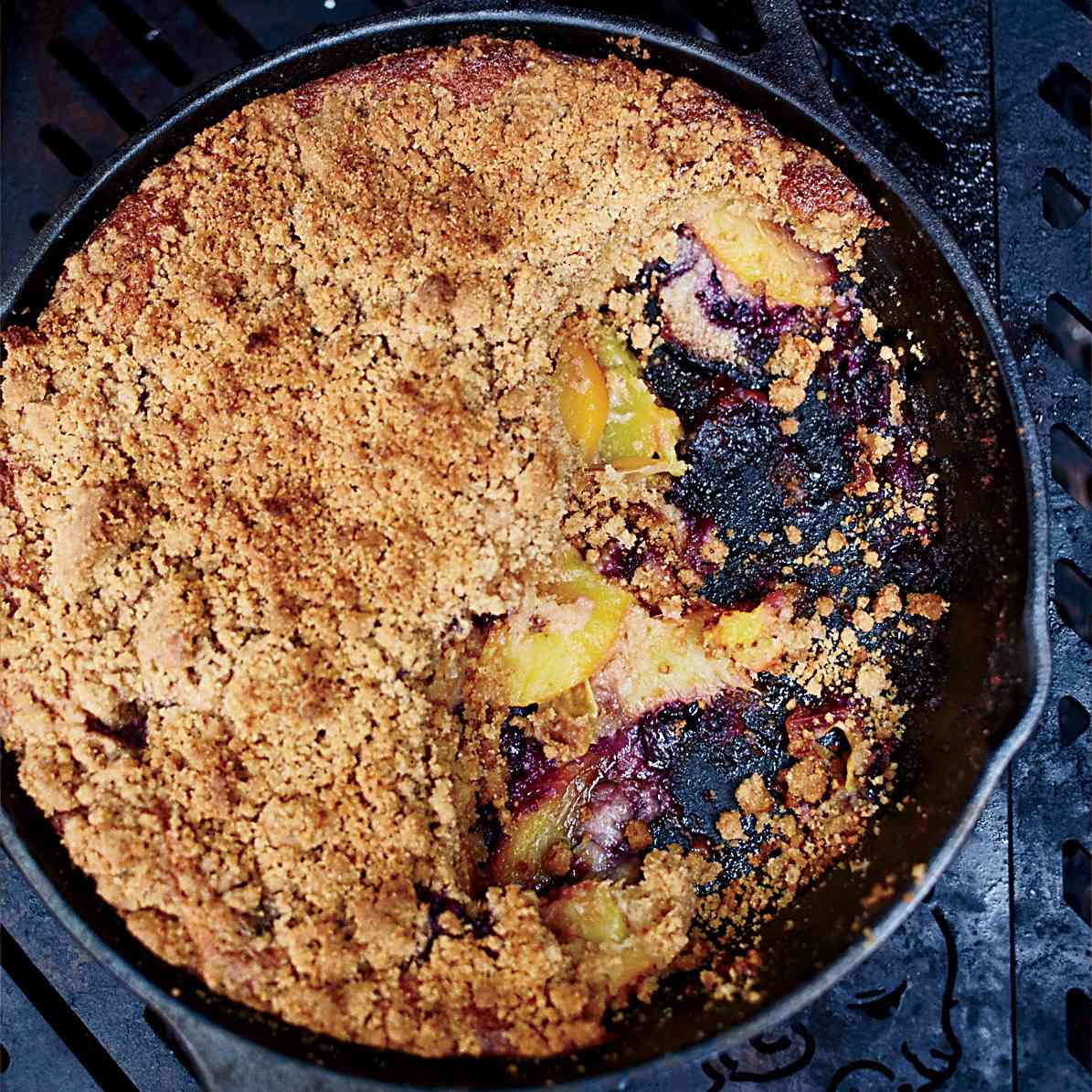 Skillet Graham Cake with Peaches and Blueberries 