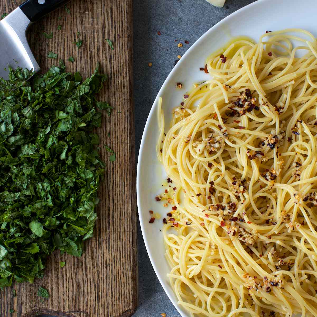 Spicy Spaghetti with Many Herbs