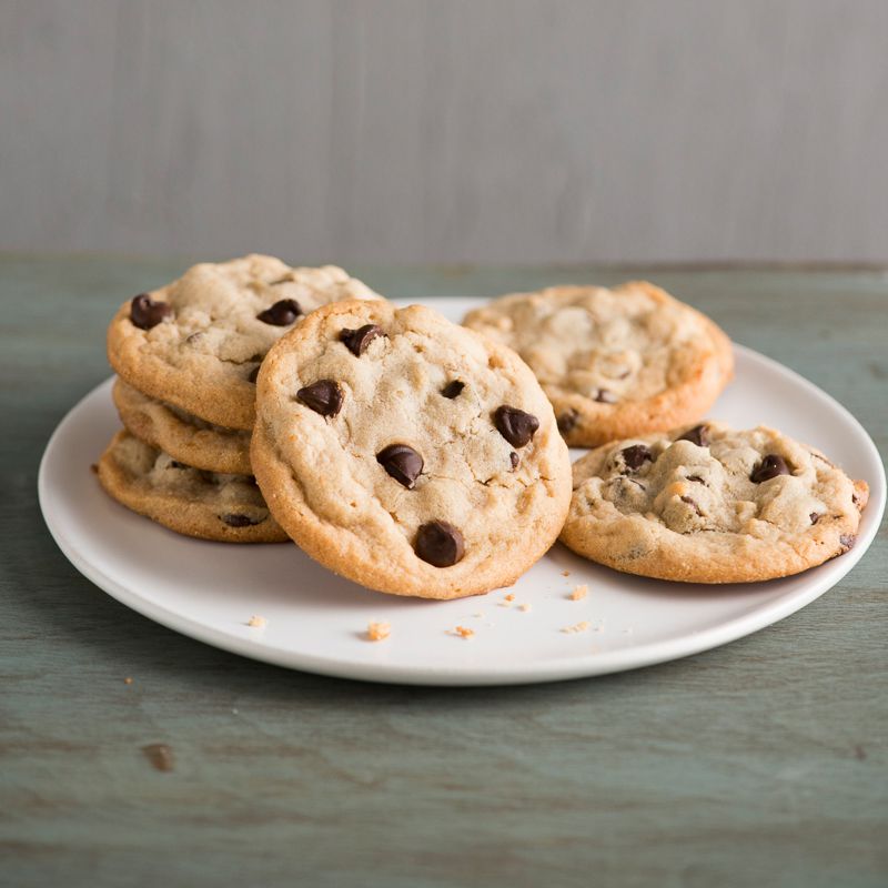 Chewy Peanut Butter Cookies with Chocolate Chips 