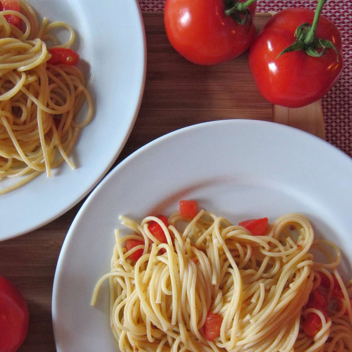 Fresh tomato spaghetti