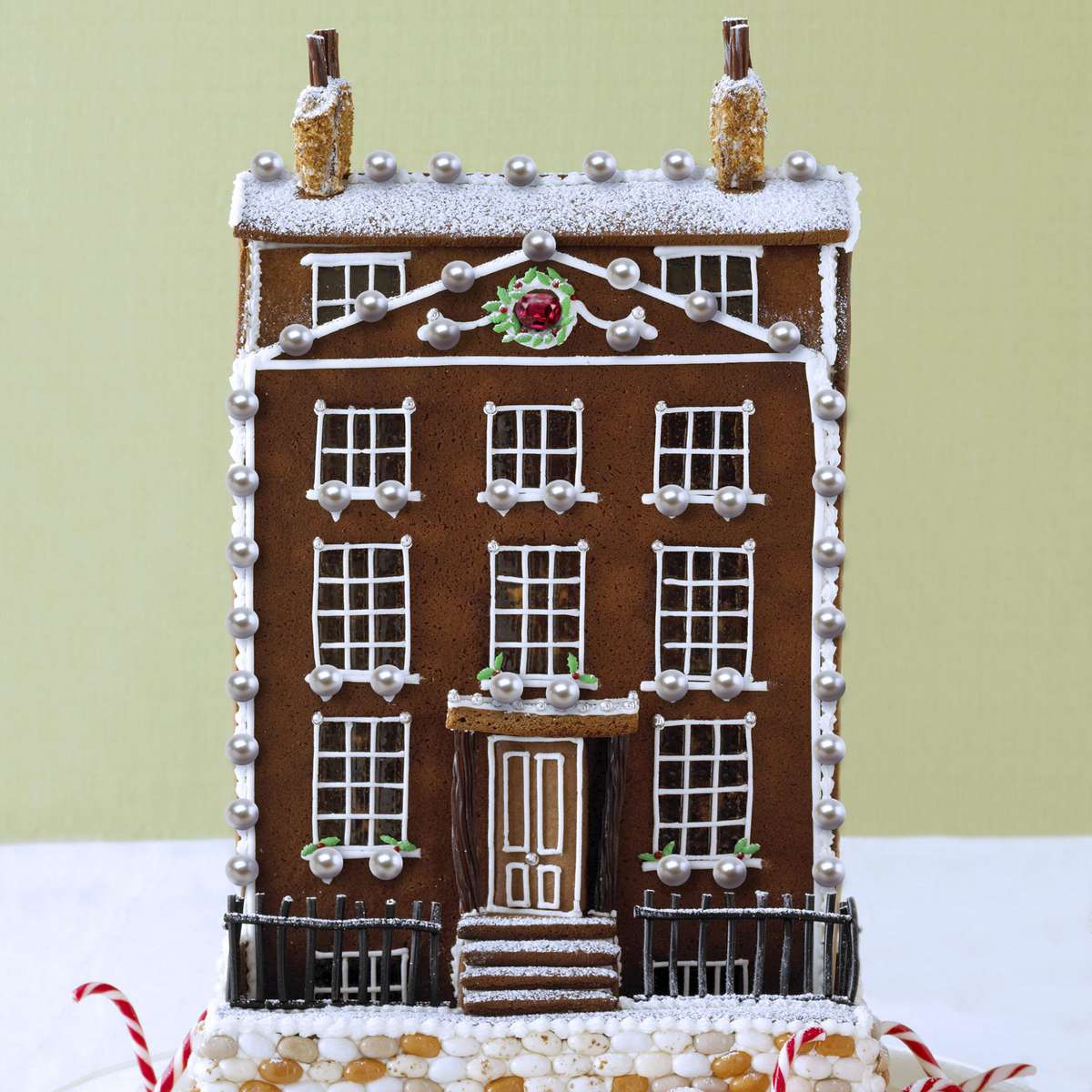 FWX EXPENSIVE GINGERBREAD HOUSE