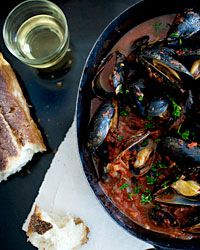 Steamed Mussels with Tomato and Garlic Broth
