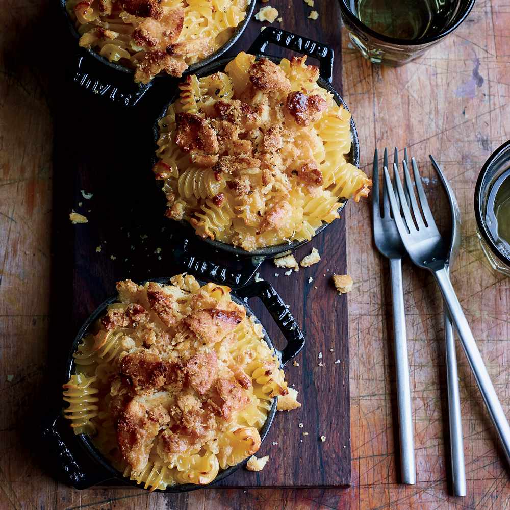 Mac and Cheese with Cracker Crumble