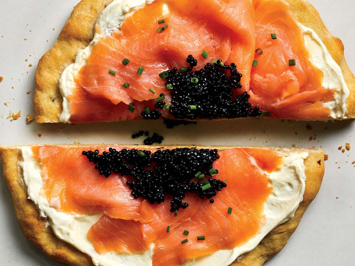 Pizza with Smoked Salmon, Cr&egrave;me Fra&icirc;che and Caviar