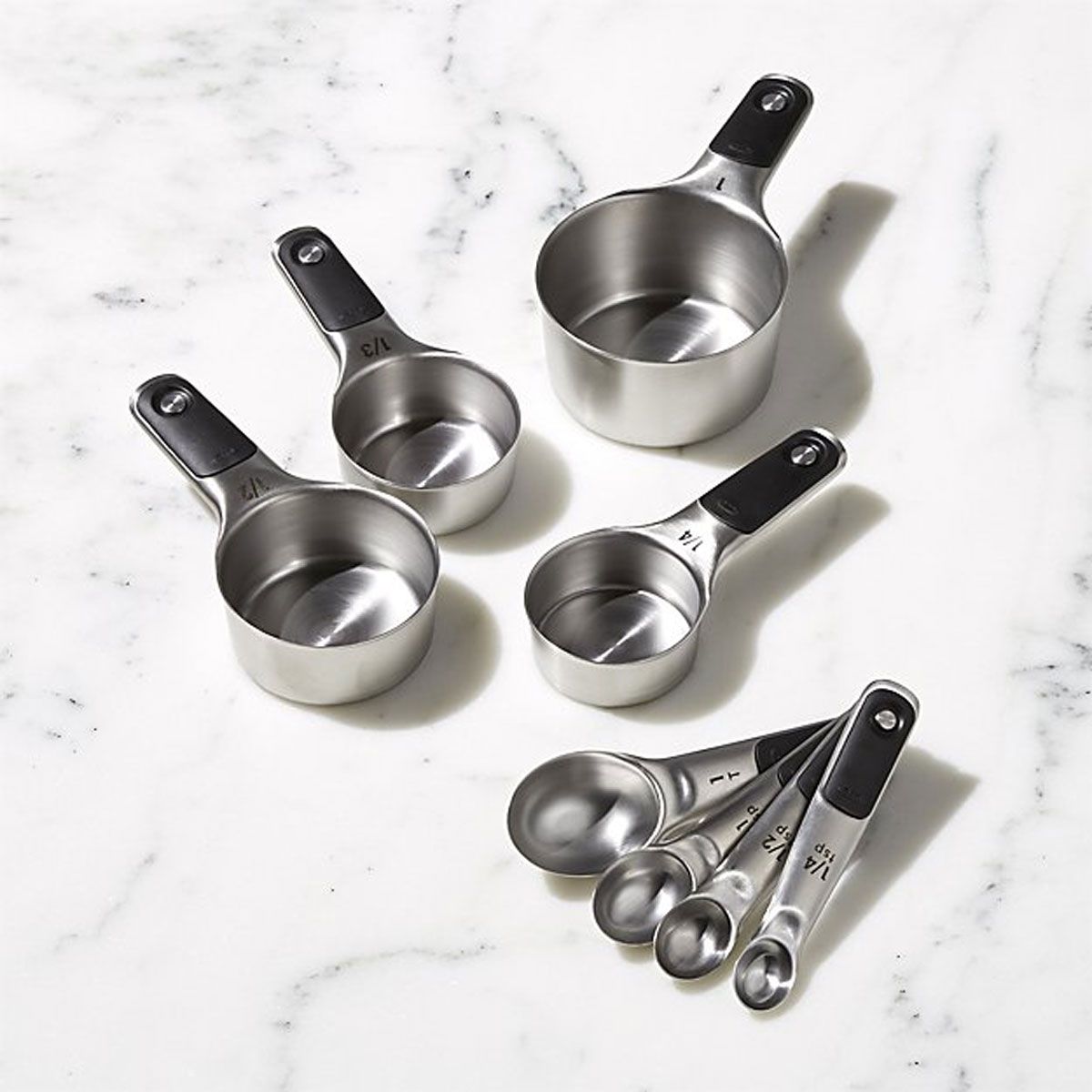 magnetic measuring cups