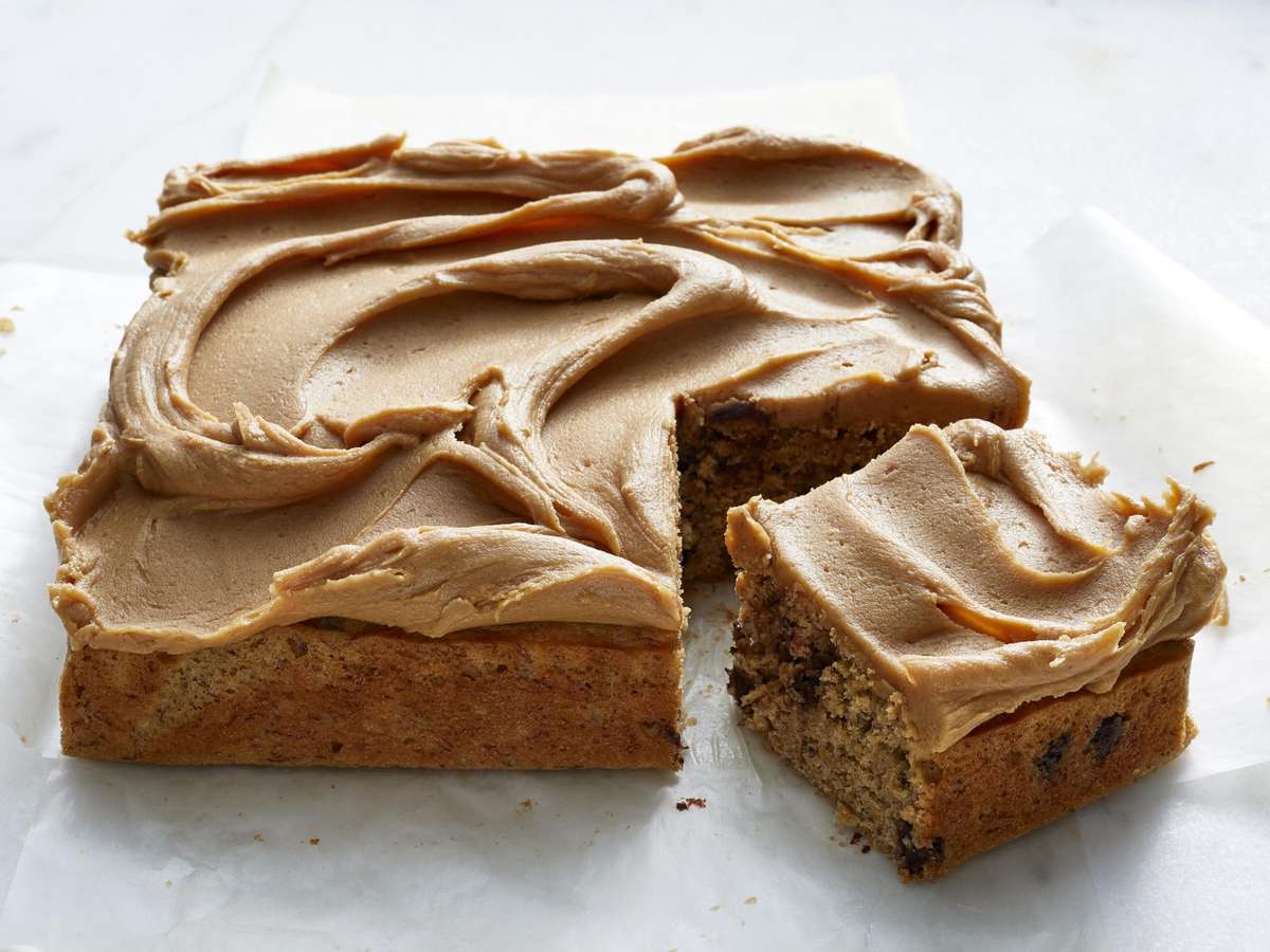 Banana&ndash;Chocolate Chip Snack Cake with Salted Peanut Butter Frosting