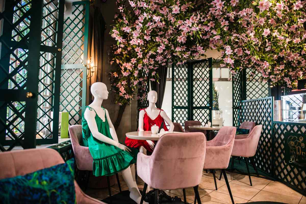 vilnius restaurant fashion display mannequin lithuania