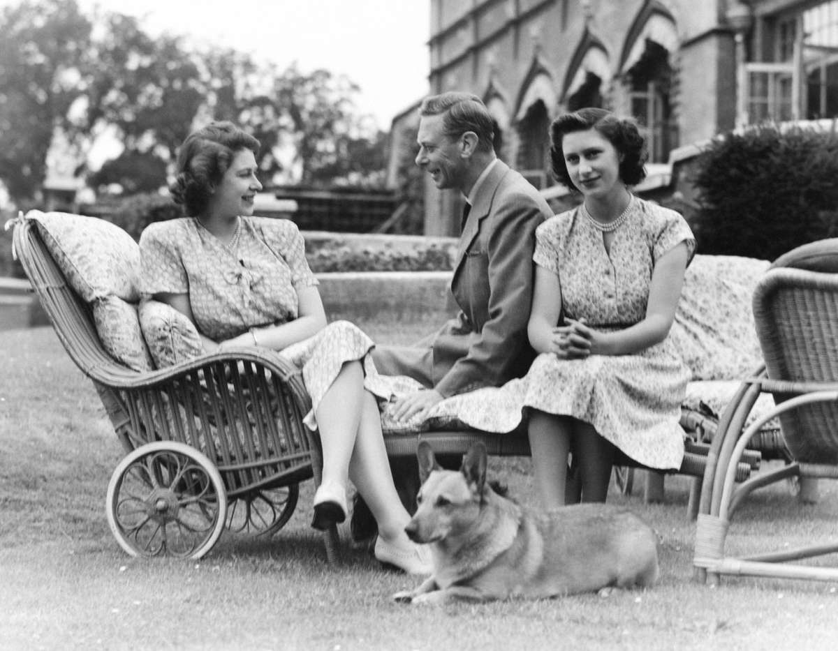 See Queen Elizabeth and Princess Margaret on Their Father King George ...