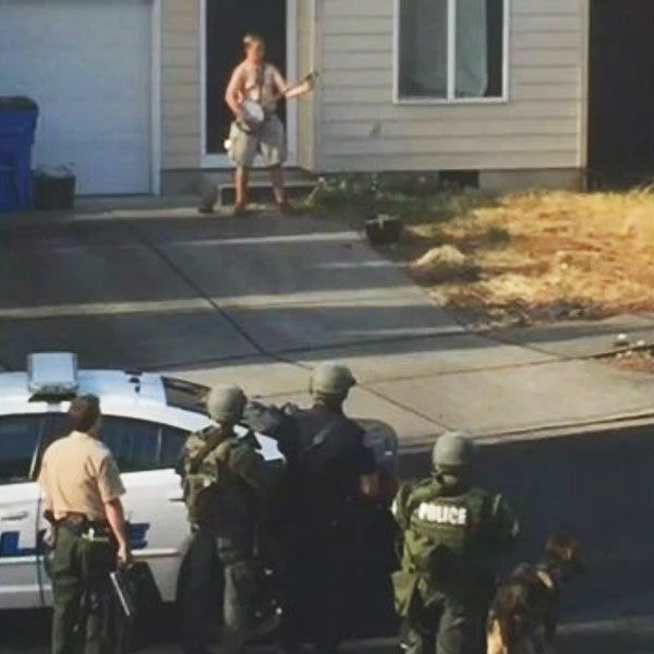 Knife-wielding nude dude playing banjo subdued by police 