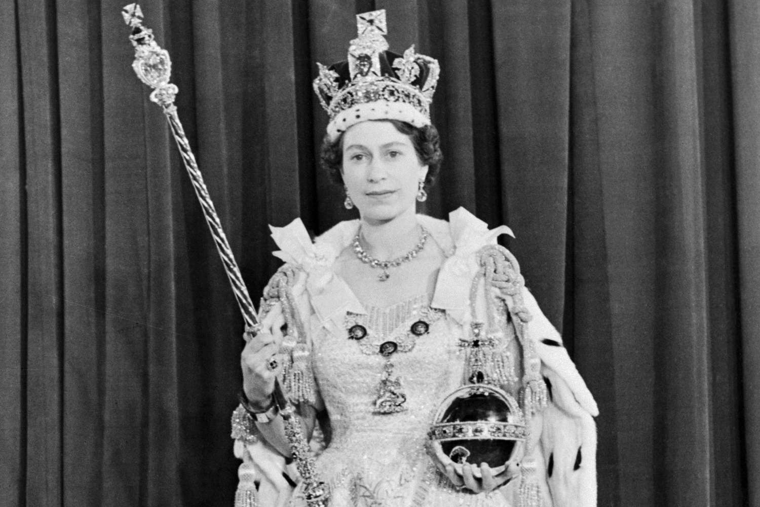 Queen Elizabeth Shares Platinum Jubilee Plans | PEOPLE.com