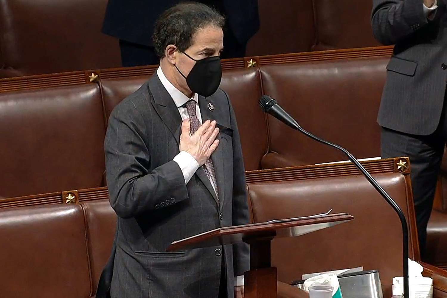 Rep. Jamie Raskin Gets Supportive Ovation After Son's ...