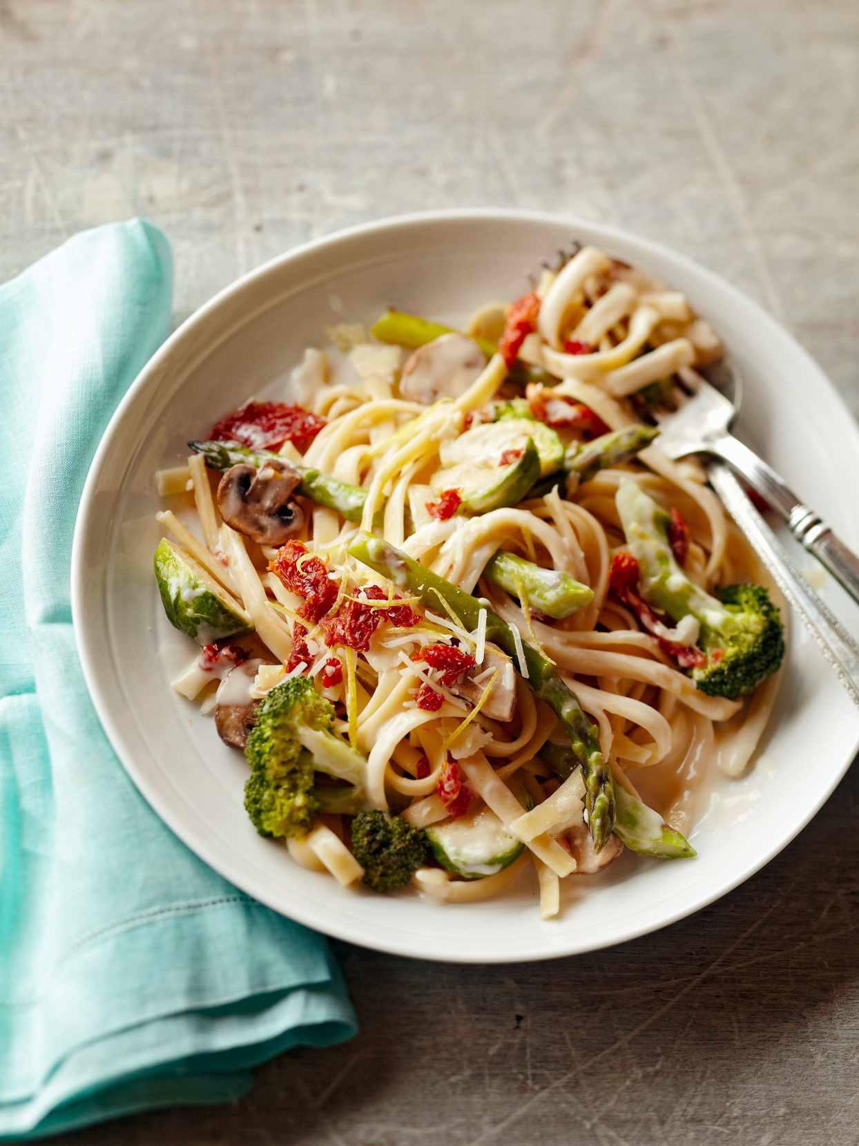 Fettuccine Alfredo with Sun-Dried Tomatoes and Veggies | Better Homes ...
