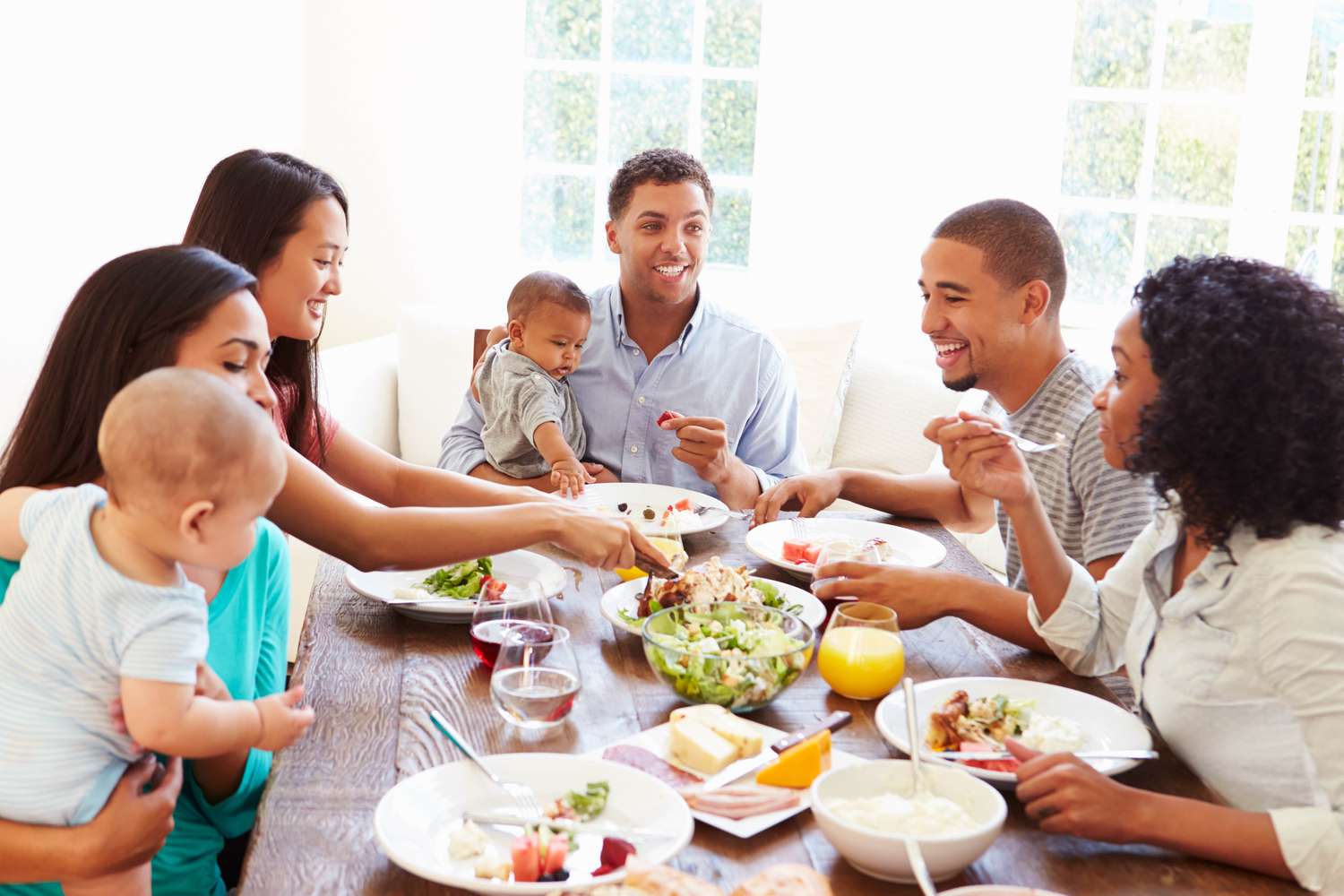 7 Unexpected Benefits of Eating Together as a Family, According to