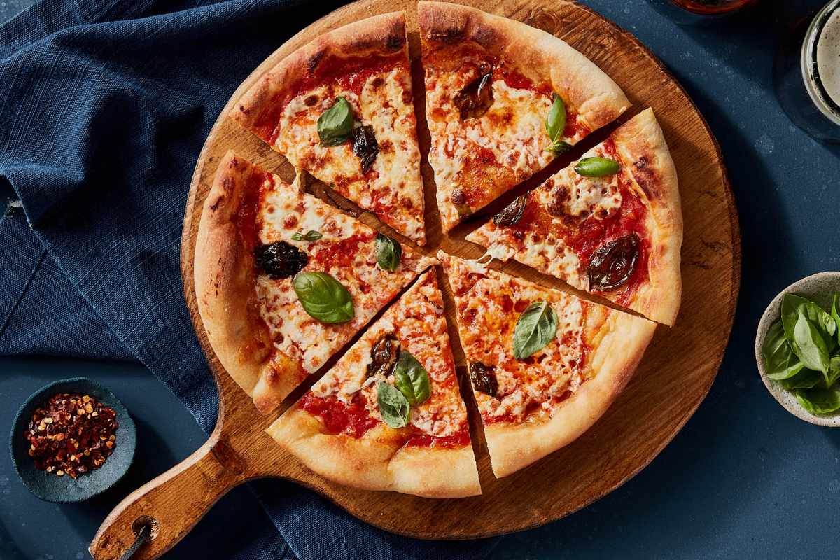 Margherita Pizza with Tomato, Mozzarella and Basil Recipe - Thomas ...