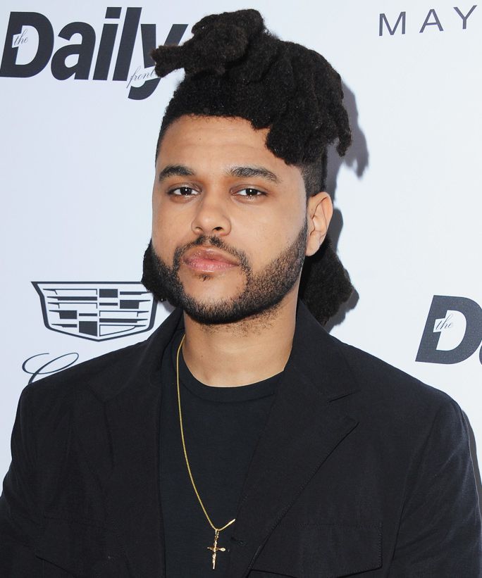 What hairstyle does the weeknd have? 