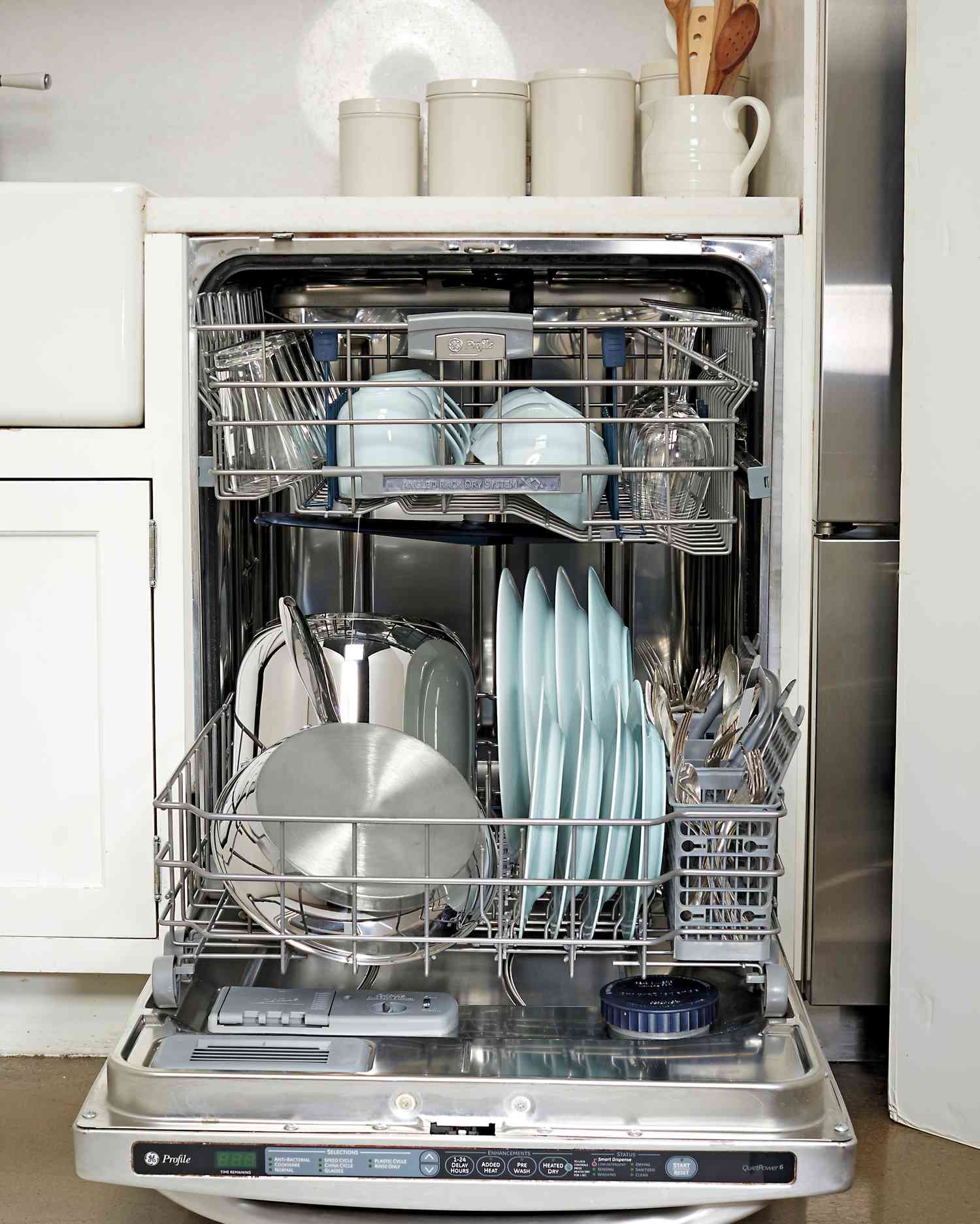 How to Deep-Clean a Kitchen Range