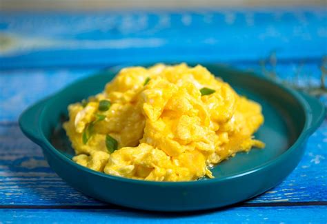 How To Make Fluffy Scrambled Eggs Without Milk : Easiest Way to Make  How To Make Fluffy Scrambled Eggs Without Milk