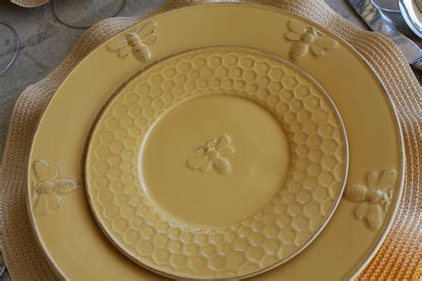 pioneer woman serving platter
