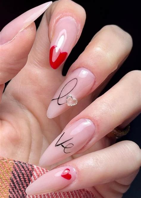 Take inspiration from the sweetie jar with this swirly pink and white nail design 15 pink valentine's day nail designs to try now