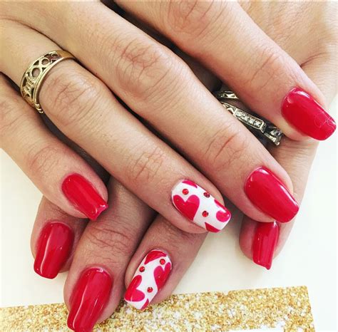 Keep scrolling to fall in love with some adorable nail art 25 romantic valentine's nails design ideas
