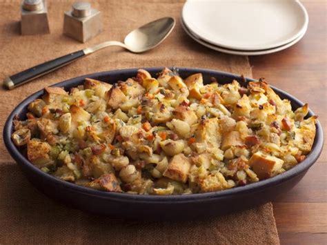 What you need to make pioneer woman thanksgiving stuffing 