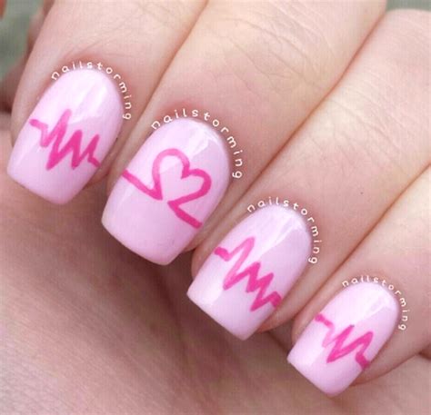 These dinky heart details keep things cute, but simple 37 simple and cute valentine's day nail art ideas
