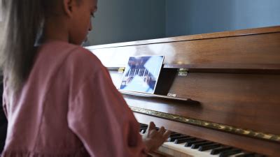 Well in the classical era, an exercise would probably mean sitting at a piano keyboard, drilling intervals or chords and using a “brute force” approach to drum the sounds into your ears online piano lessons bring high tech feedback to learning an instrument