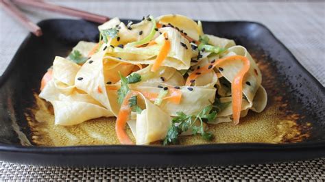 asian zucchini noodle salad recipe