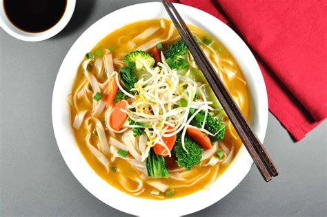 slow cooker chicken noodle soup with drumsticks