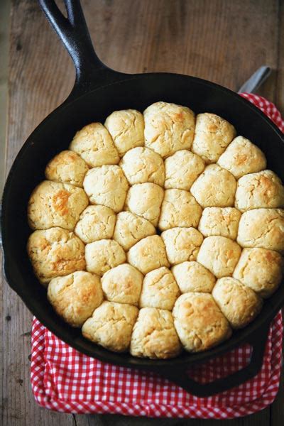 pioneer woman biscuits in cast iron skillet