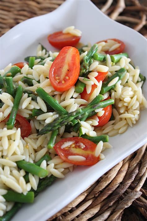 1 cup uncooked orzo pasta, ¼ cup pitted green olives, 1 cup diced feta cheese, 3 tablespoons chopped fresh parsley, 3 tablespoons chopped fresh dill, 1 ripe cherry tomato orzo salad recipe